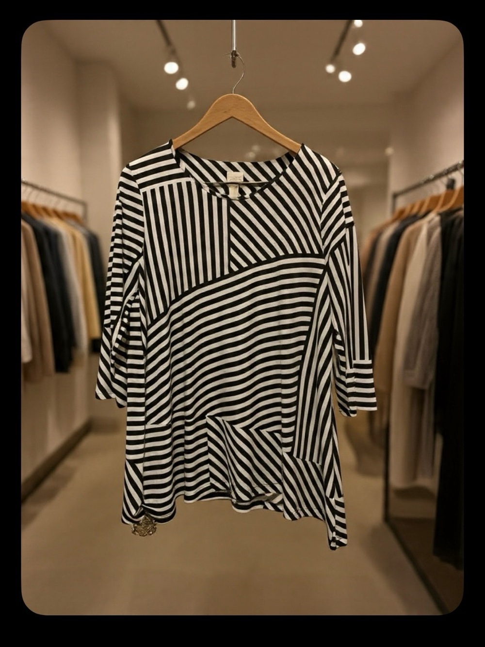 Chico's Black & White Striped Geometric Long Sleeve Top PTP 19”